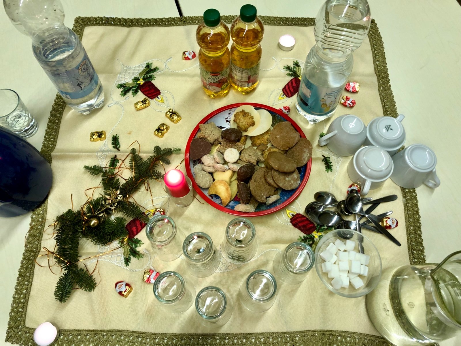 Adventlich gedeckter Tisch im Marienheim (c) Gabi Pöge