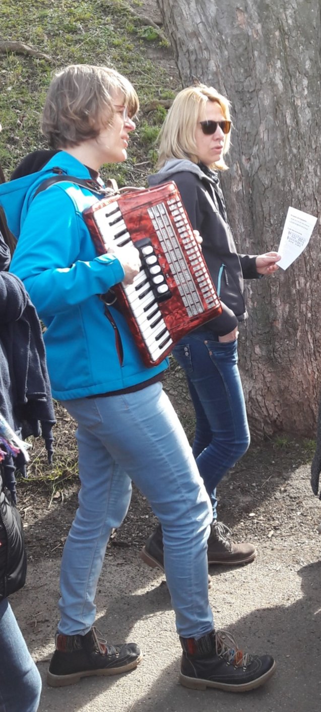 Akkordeon auf dem Weg (c) Susanne Coenen