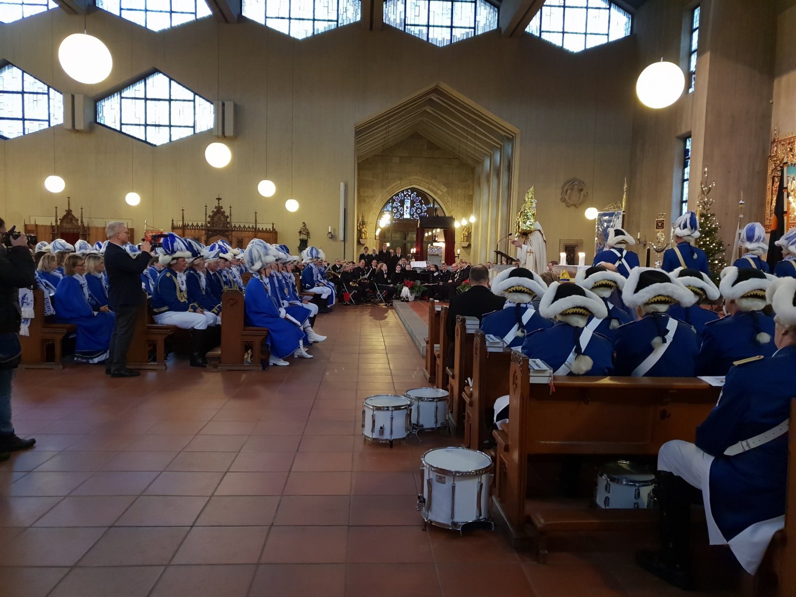 160 Jubi-Gottesdienst Blaue Funken St. Anno (c) Inge Moors