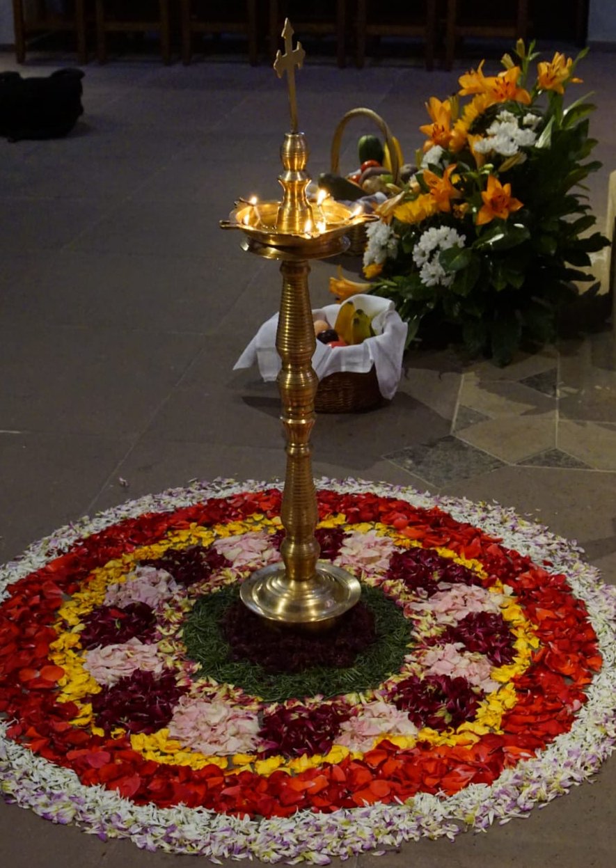 Blütenteppich Kirche (c) Sebastian Felske