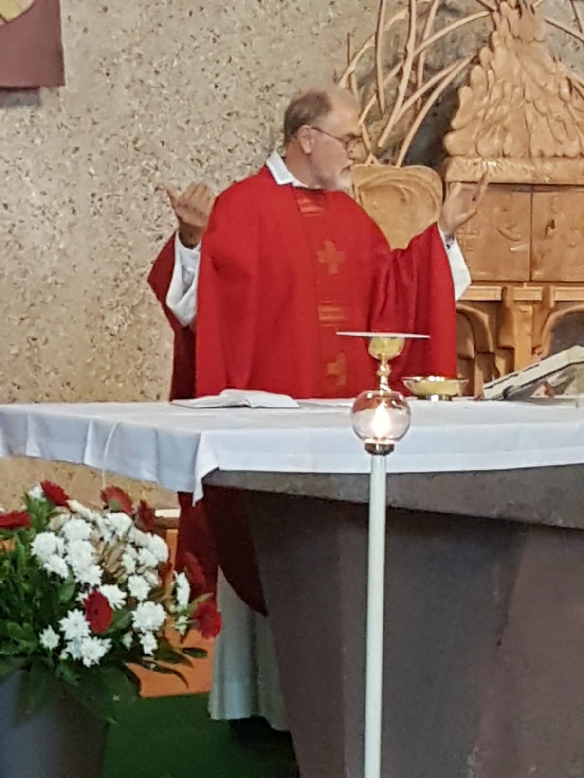 Uli am Altar (c) Uta Köpp