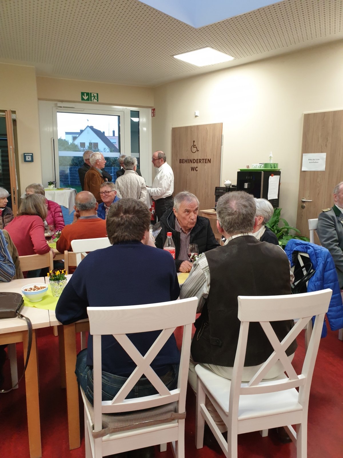 Pfarrer Wahlen beim Empfang in St. Hedwig (c) Inge Moors Pfarrer Wahlen beim Empfang in St. Hedwig (c) Inge Moors