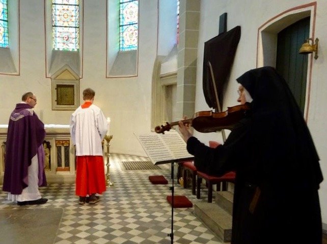 Begrüßung von Pfarrer Wahlen in St. Antonius (c) Andrea Korte-Böger Begrüßung von Pfarrer Wahlen in St. Antonius (c) Andrea Korte-Böger