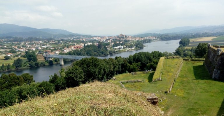 Tag 6 - Blick auf die Internationale Brücke und Tui (c) Die Jakobspilgerin