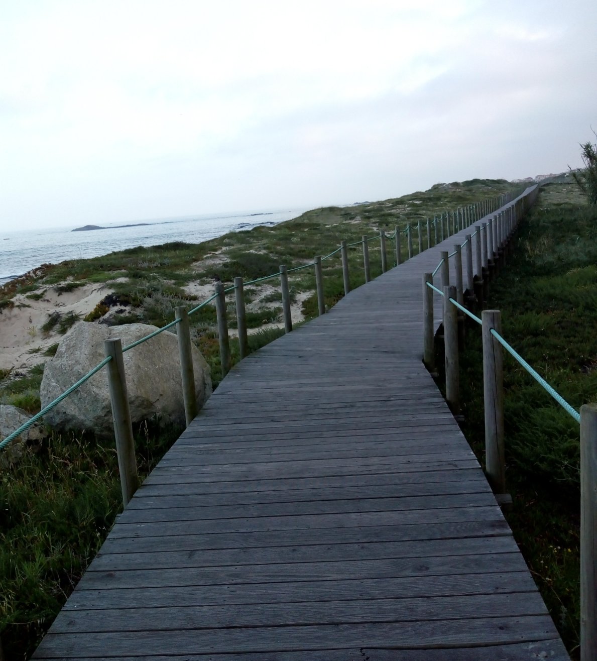 Tag 2 - Holzweg am Meer (c) Die Jakobspilgerin