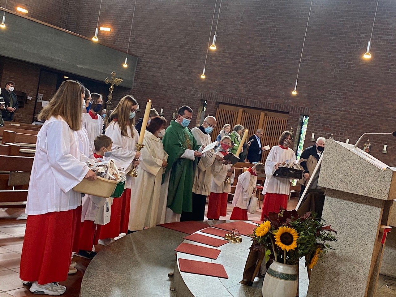 Erntedank in Braschoß: Brote zum Verteilen (c) Christina Schmidt