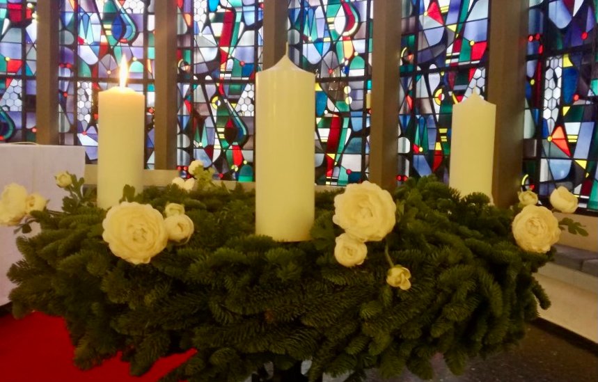 1. Kerze am Adventskranz (c) Bettina Heinrichs-Müller