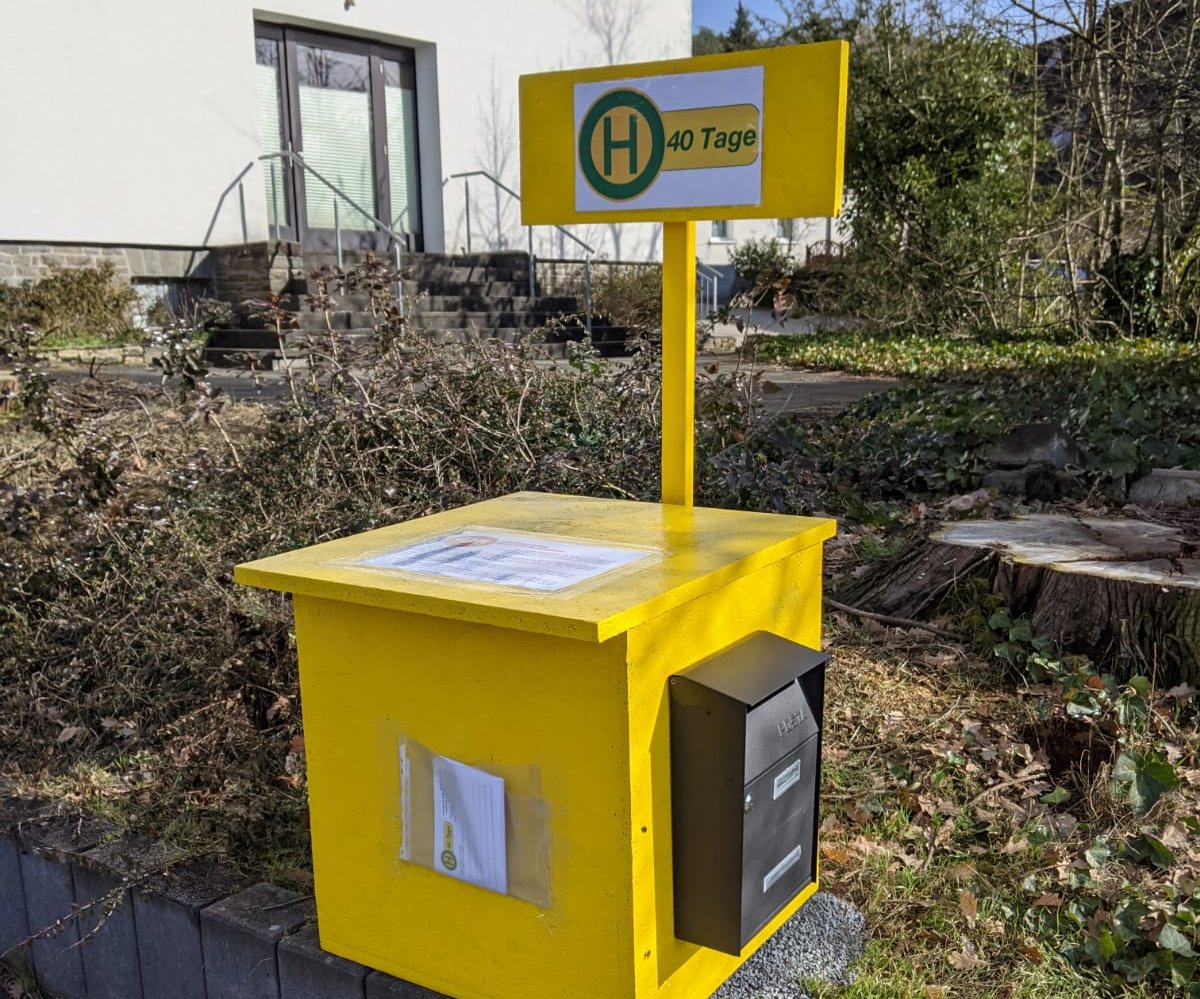 Haltestelle in Kaldauen an der Liebfrauenkirche (c) Susanne Coenen
