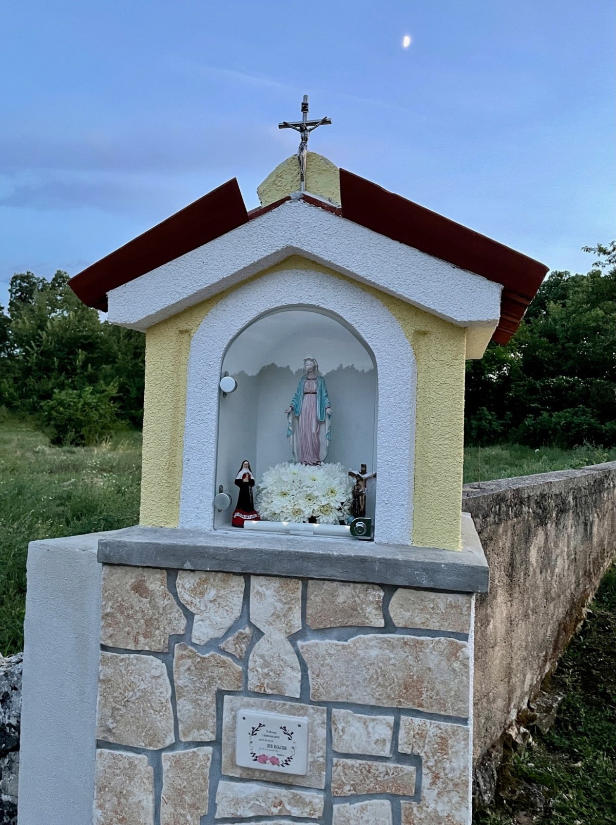 Wegekreuz an einem Hof (c) Gabi Pöge