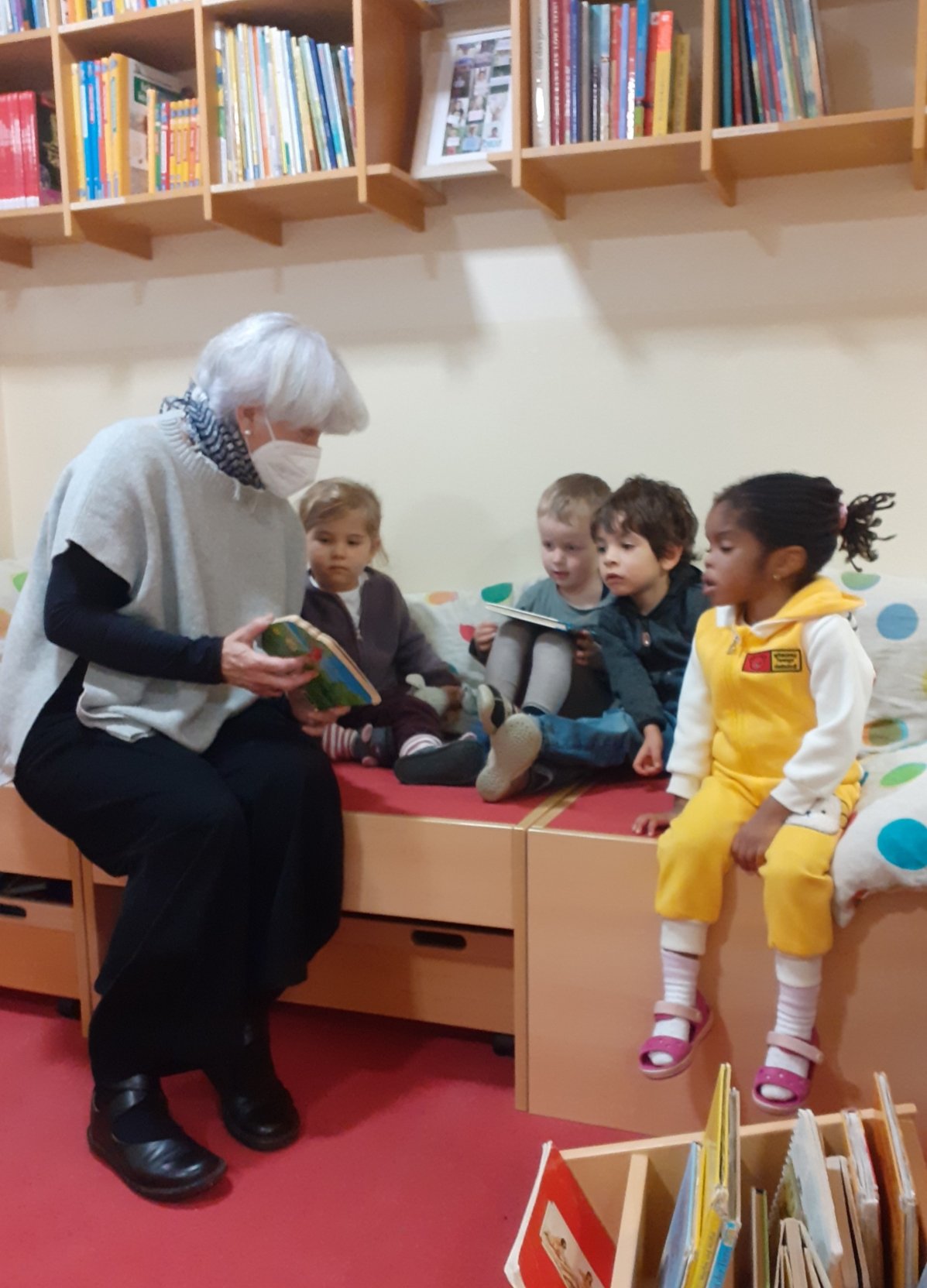 Großeltern lesen vor (c) L. Kannengießer