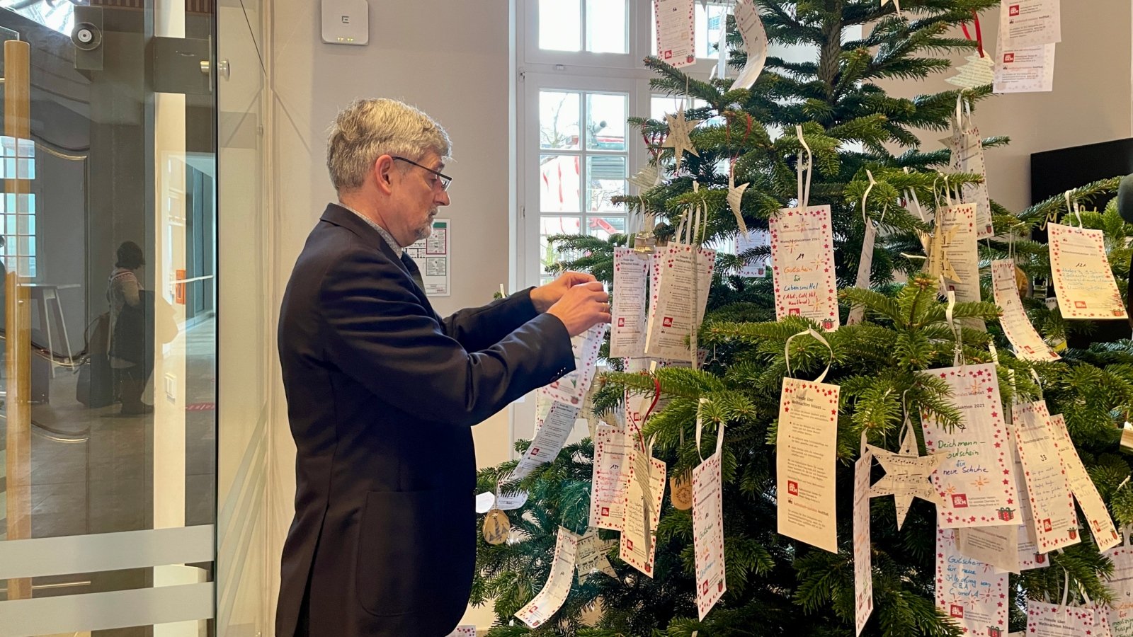 Weihnachtswunschbaum im KSI (c) Gabi Pöge