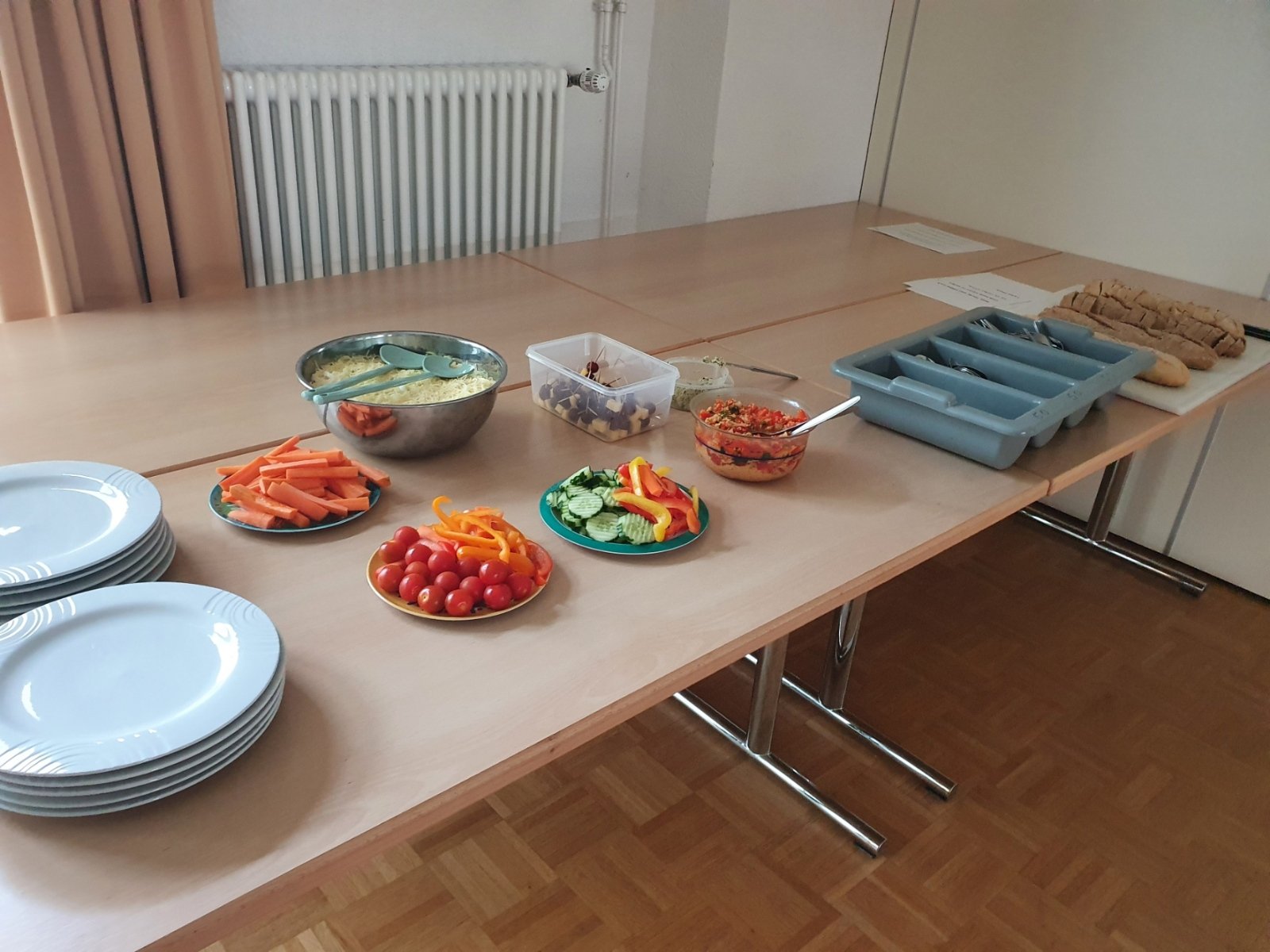 Leiterrunde Juni Salatbuffet (c) die Messdiener-Leiterrunde