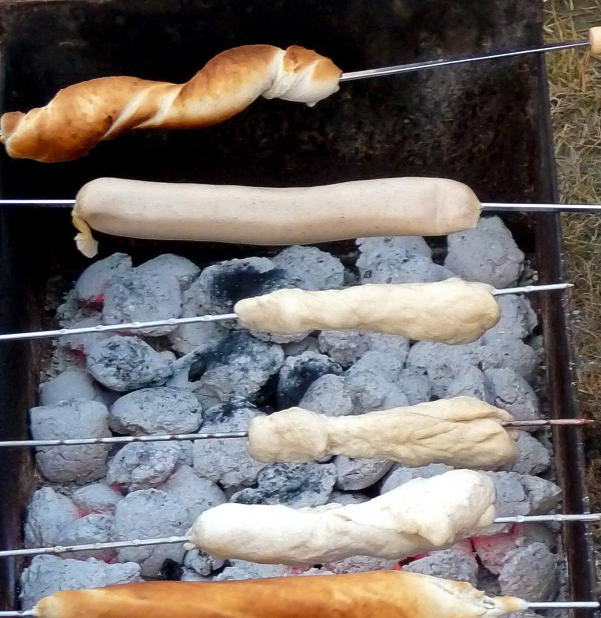 Stockbrot (c) B. Popp In: pfarrbriefservice.de