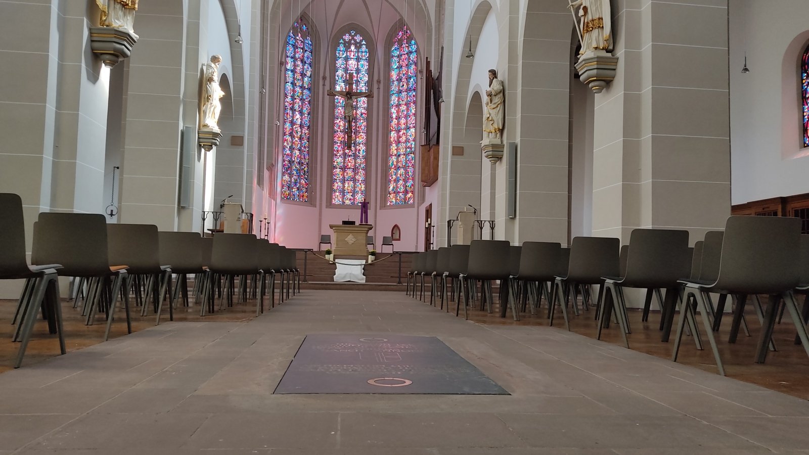 Abteikirche Grabplatte (c) Martina Sedlaczek