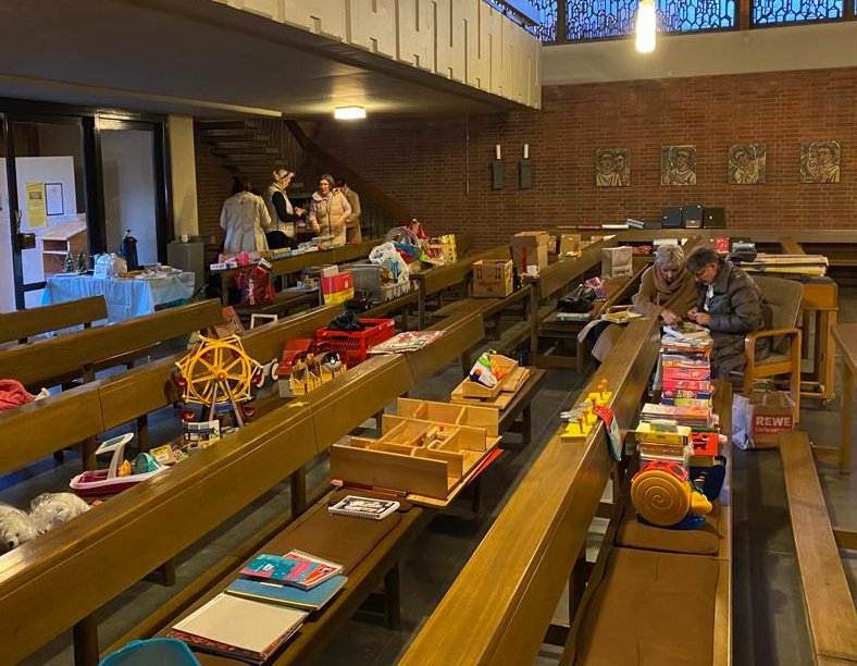 Geschenke gegen Kindertränen (c) Eugen Peterko
