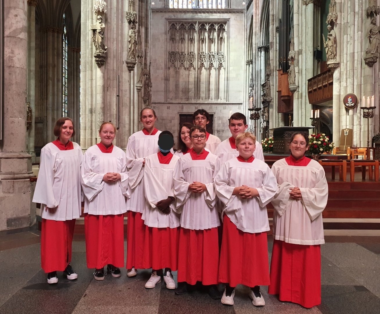 Gruppenfoto Priesterweihe (c) Die Messdiener-Leiterrunde