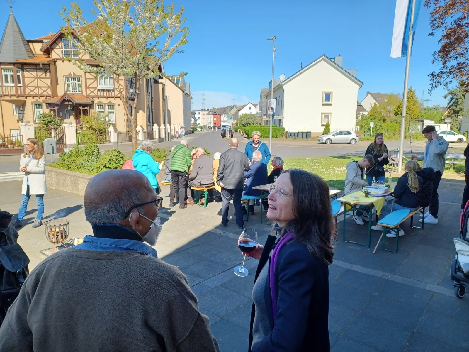 Emmaus Gang - Kontakte knüpfen (c) Eugen Peterko