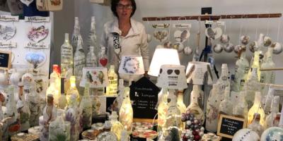 Austellerin auf dem Kreativmarkt