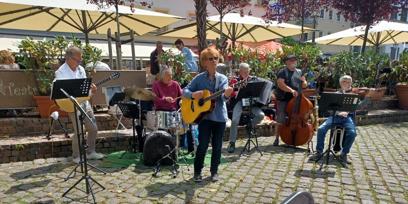 Musizieren Ukraine (c) Eugen Peterko Musizieren Ukraine (c) Eugen Peterko