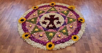 ONAM_Erntedank_Karmel_Ernteteppich