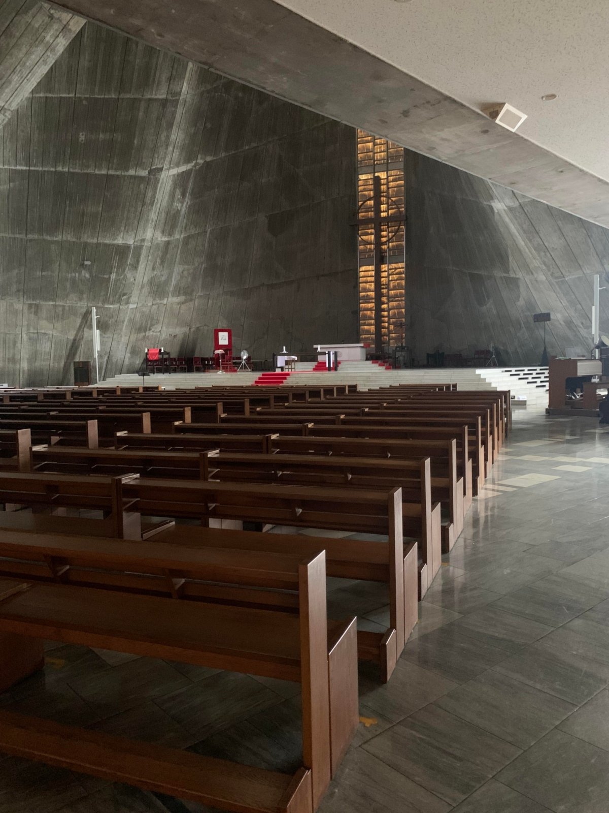 4. St. Marien Kathedrale Tokyo Innenansicht (c) Johannes Shimizu