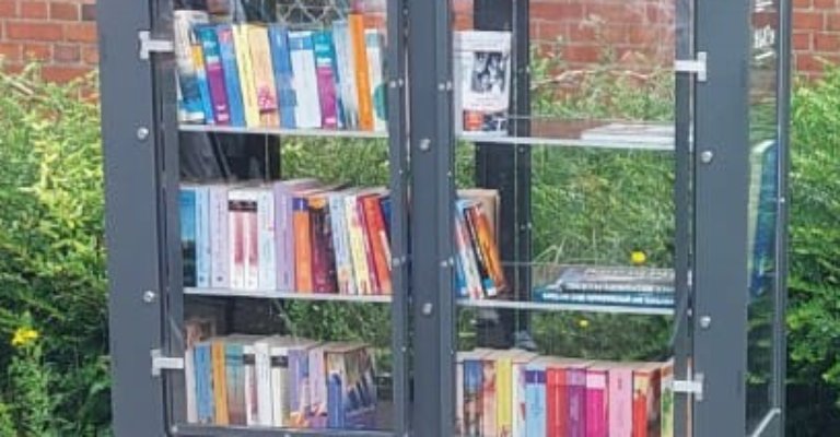 Einweihung Bücherschrank Deichhaus_Klaus Braukmann (c) Bürgergemeinschaft Deichhaus