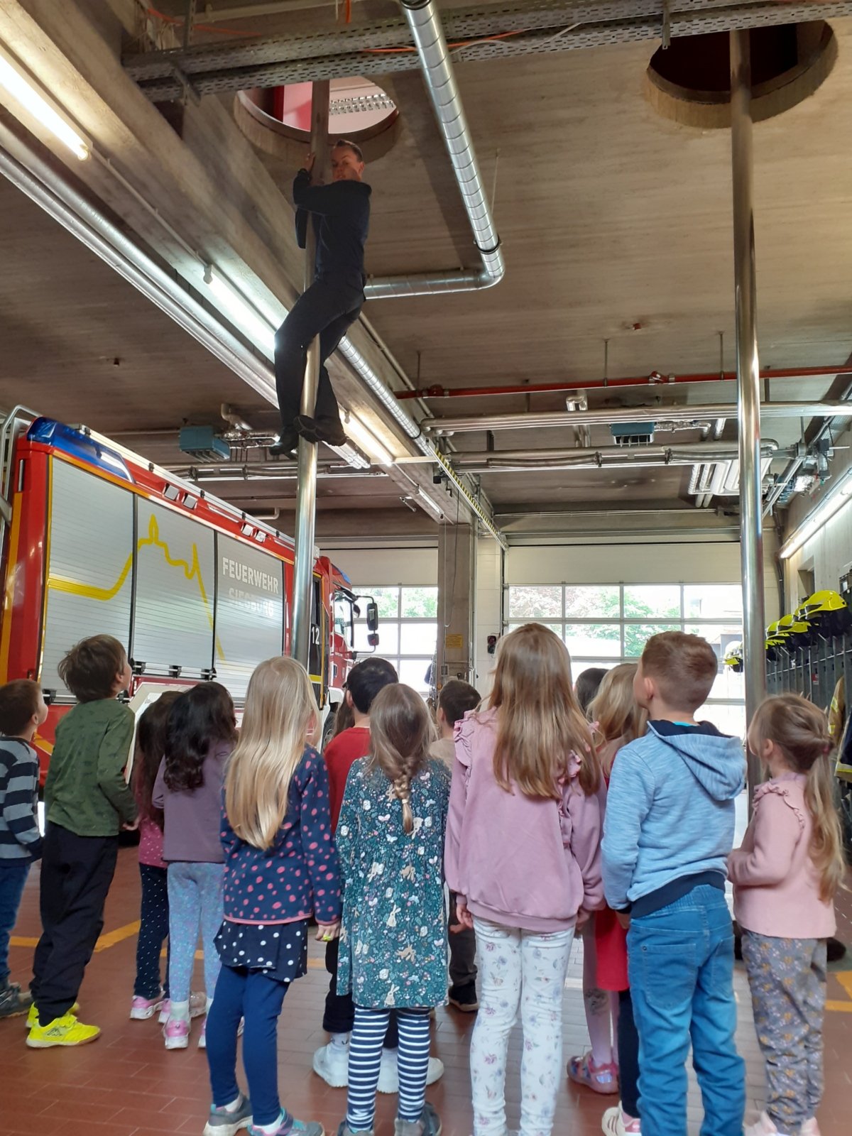 Feuerwehrbesuch1_KiTa Liebfrauen_Luzia Kannengießer (c) Luzia Kannengießer