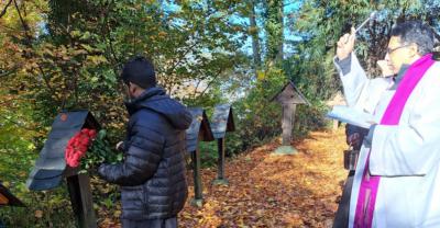 2025-11-08_Gräbersegnung_Benediktiner4