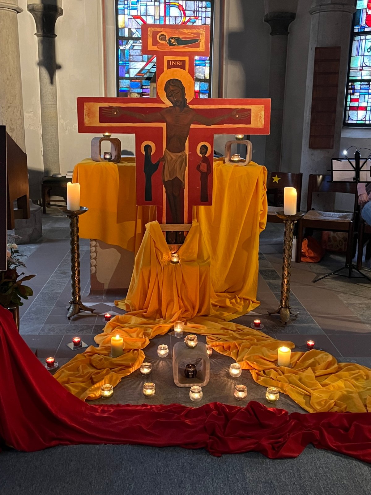 2023-05-24 - Taizé-Gebet Krypta auf dem Michaelsberg 09 (c) Martina Schöneberg