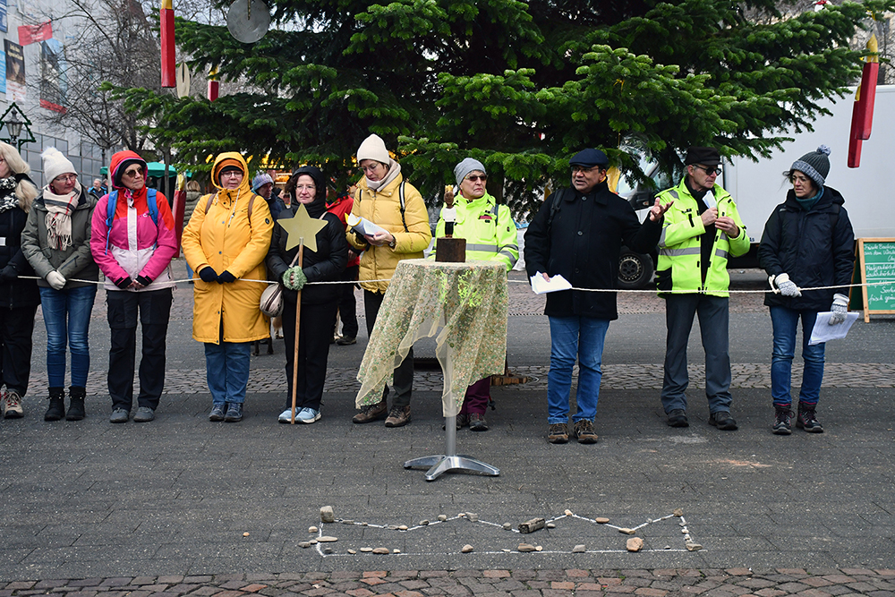 Foto8_Die Pilgernden verbinden sich zu einer Gemeinschaft (c) Ulrike Clever