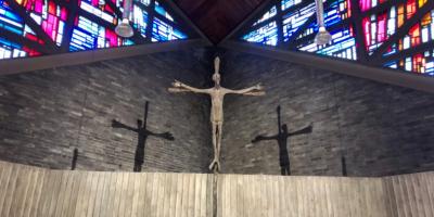 (3) Altarkreuz