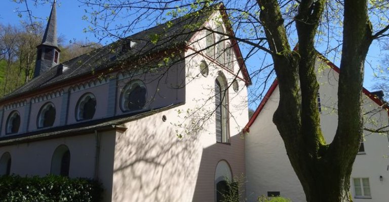 Die Kirche St. Antonius (c) Andrea Korte-Böger