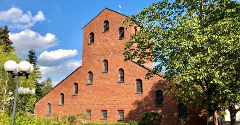 Aussenansicht von St. Elisabeth (c) Gabi Pöge