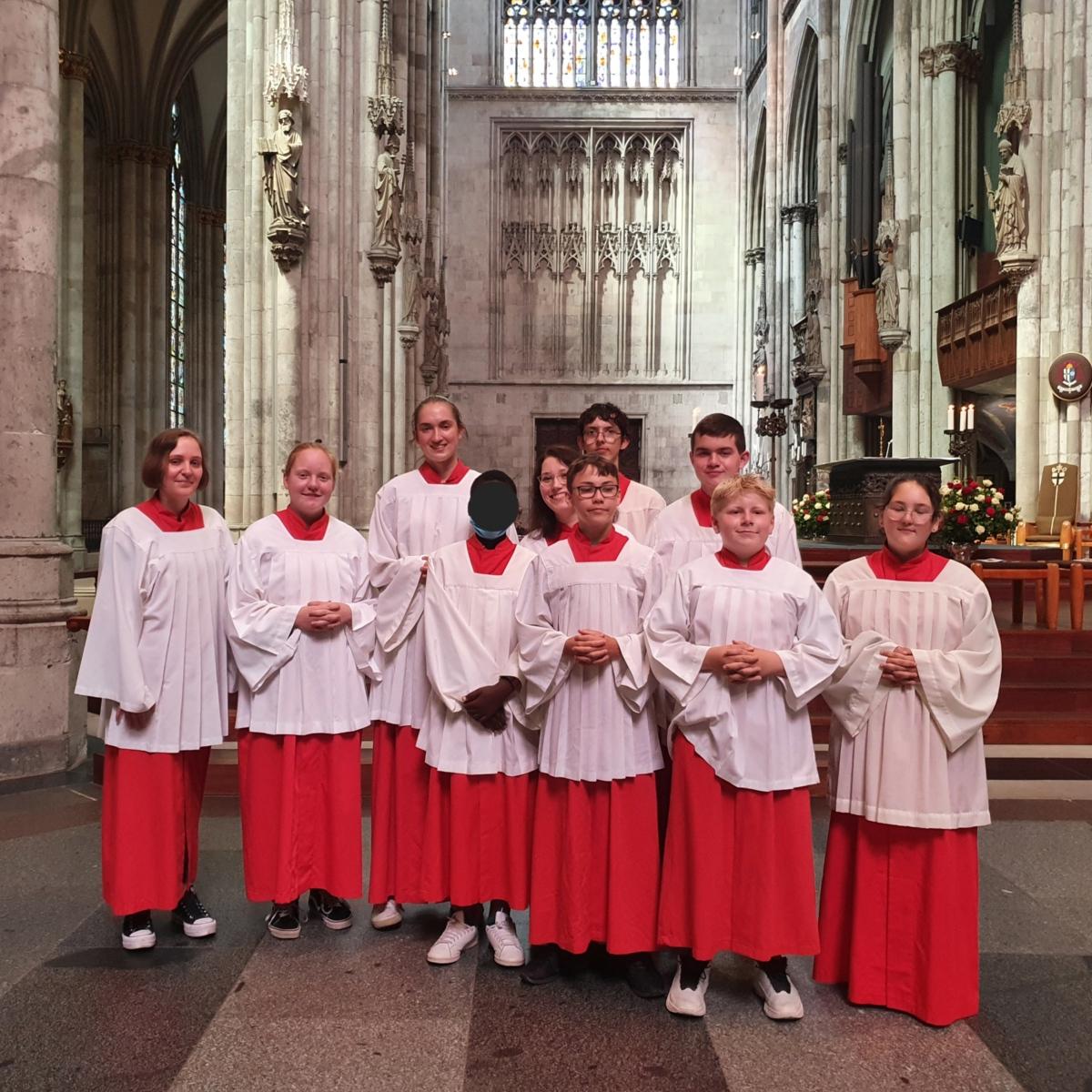 Gruppenfoto-Priesterweihe2022