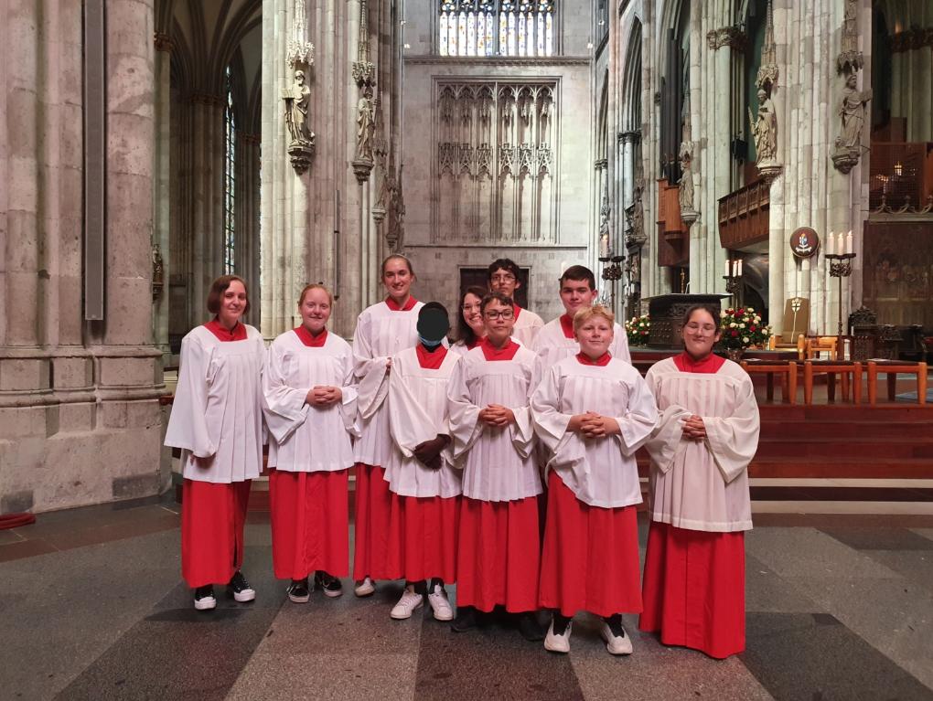 Gruppenfoto-Priesterweihe2022