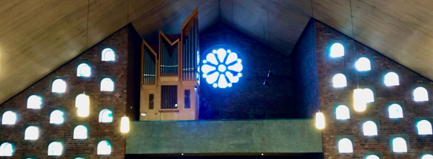 Taufkapelle mit darüber liegender Orgelempore Sankt Joseph