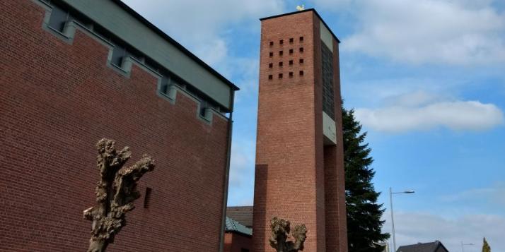 Kirche Sankt Mariä Namen aussen
